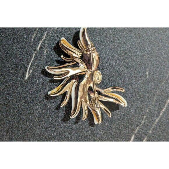 Vintage White Thermoset Gold Tone Flower Pin Brooch Abstract Design retro Estate - Picture 5 of 7